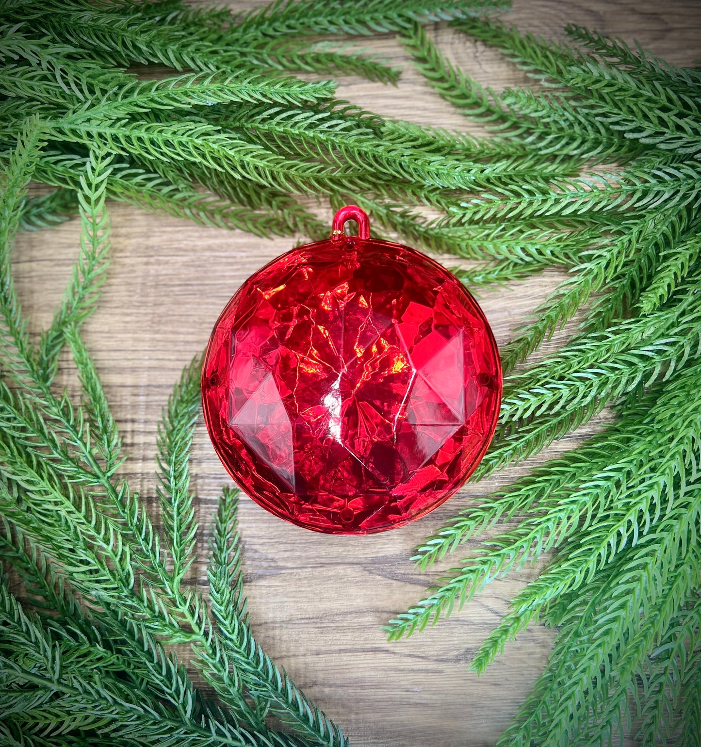 Red Diamond Round Decoration (10cm)